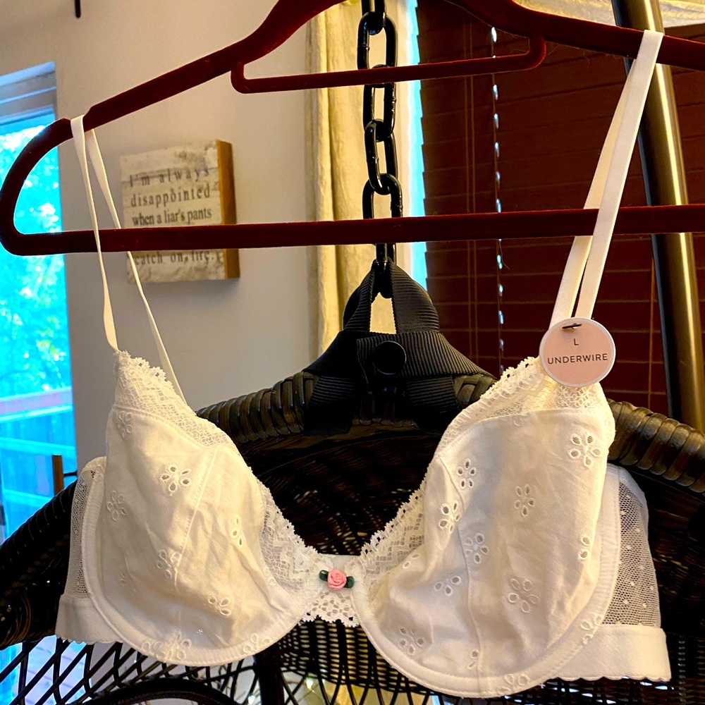 Eyelet cotton bra. Pretttty!